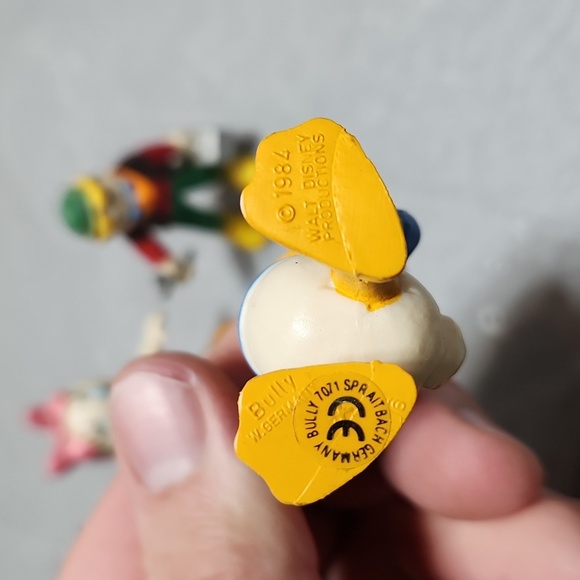 4 Bully One Nestle Disney Figureines - Picture 10 of 15